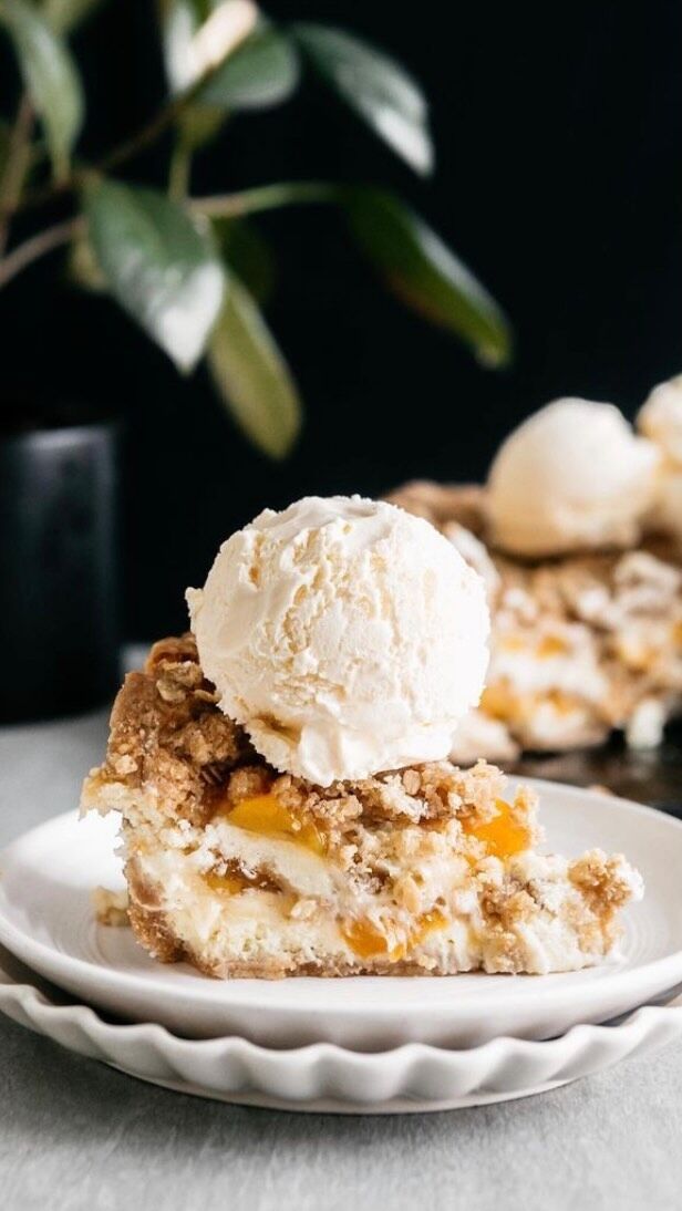 How amazing is this creation by @heathershomebakery ❤️ Always a culinary inspiration ❤️ #oregoncreatives #oregonmaker #oregon #dessertporn #dessert #handmade #foodie
